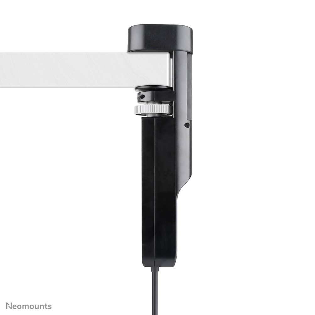 Neomounts VOLT DS22-840BL6 Regleta de sobremesa con abrazadera - 2 x USB-C (20W), 1x USB-A (18W), 3 x 230V. enchufe Tipo F 3680 Watt - cable de 1,4 m - carga rápida - negro